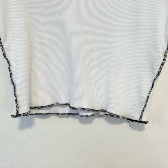 Brandy Melville cropped  tee - Picture 5 of 5